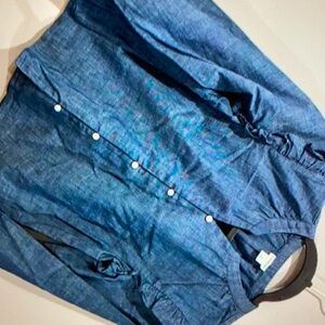 Excellent pre-owned condition lightly girls blouse